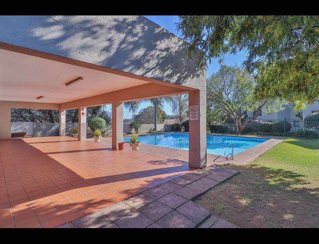 2 BEDROOM TOWNHOUSE FOR SALE IN MARAIS STEYN PARK